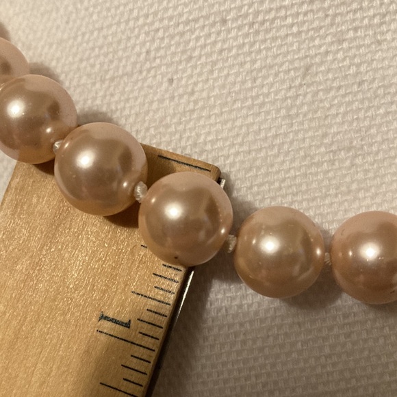 Vintage KJL Kenneth Jay Lane Gold Simulated Pearl Necklace - Picture 3 of 5